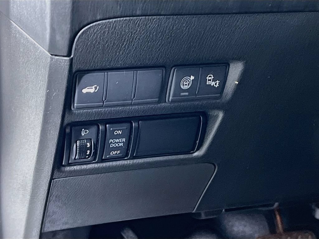 Used 2017 Nissan Armada Platinum w/ Captain Seat Package AWD/4WD image 21