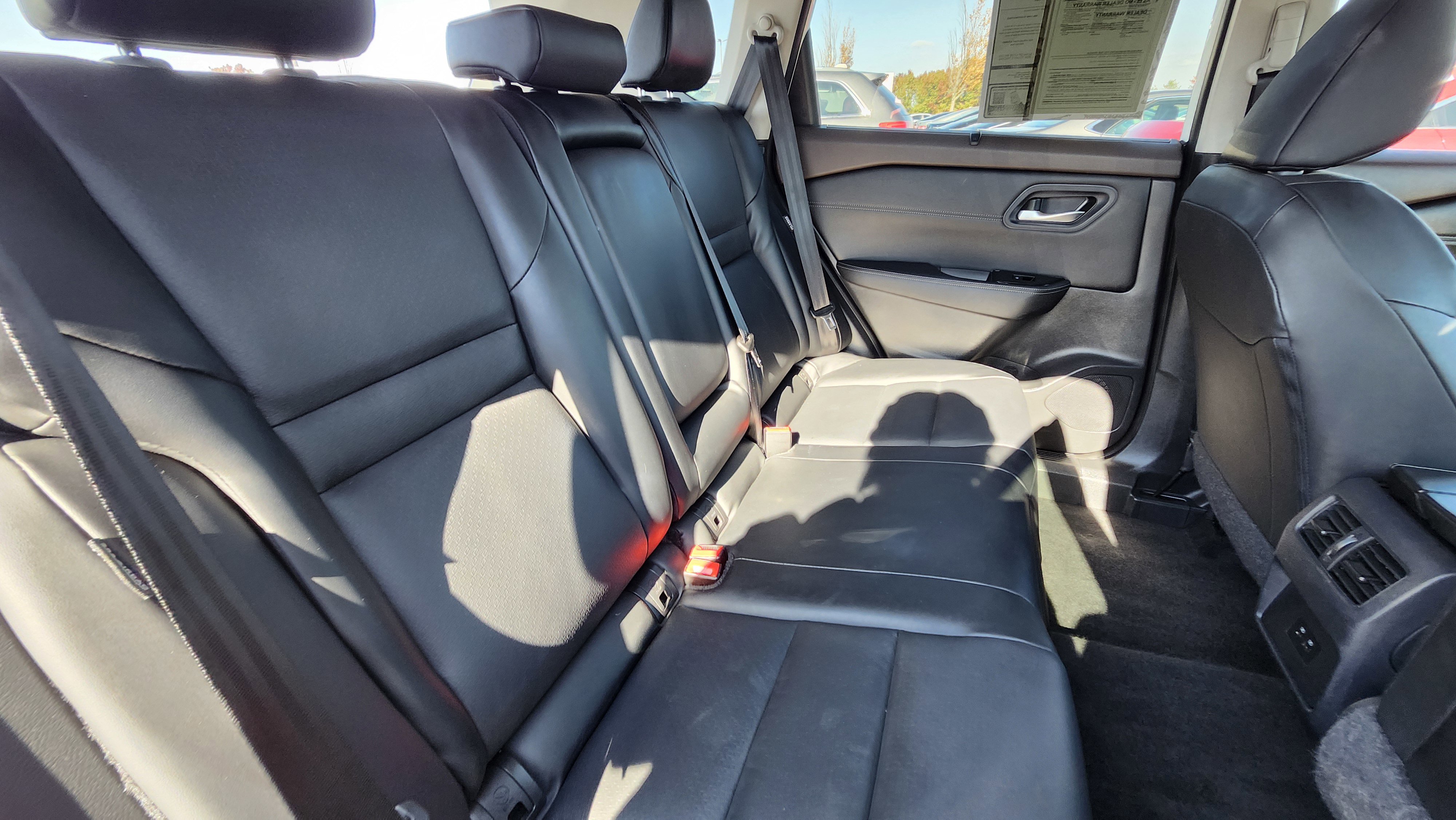 Used 2023 Nissan Rogue SV w/ SV Premium Package image 14