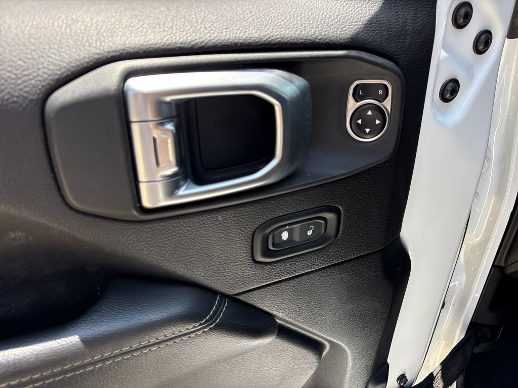 Used 2020 Jeep Gladiator Overland w/ Safety Group AWD/4WD image 12