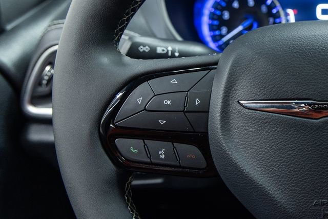 Used 2025 Chrysler Pacifica Limited image 15