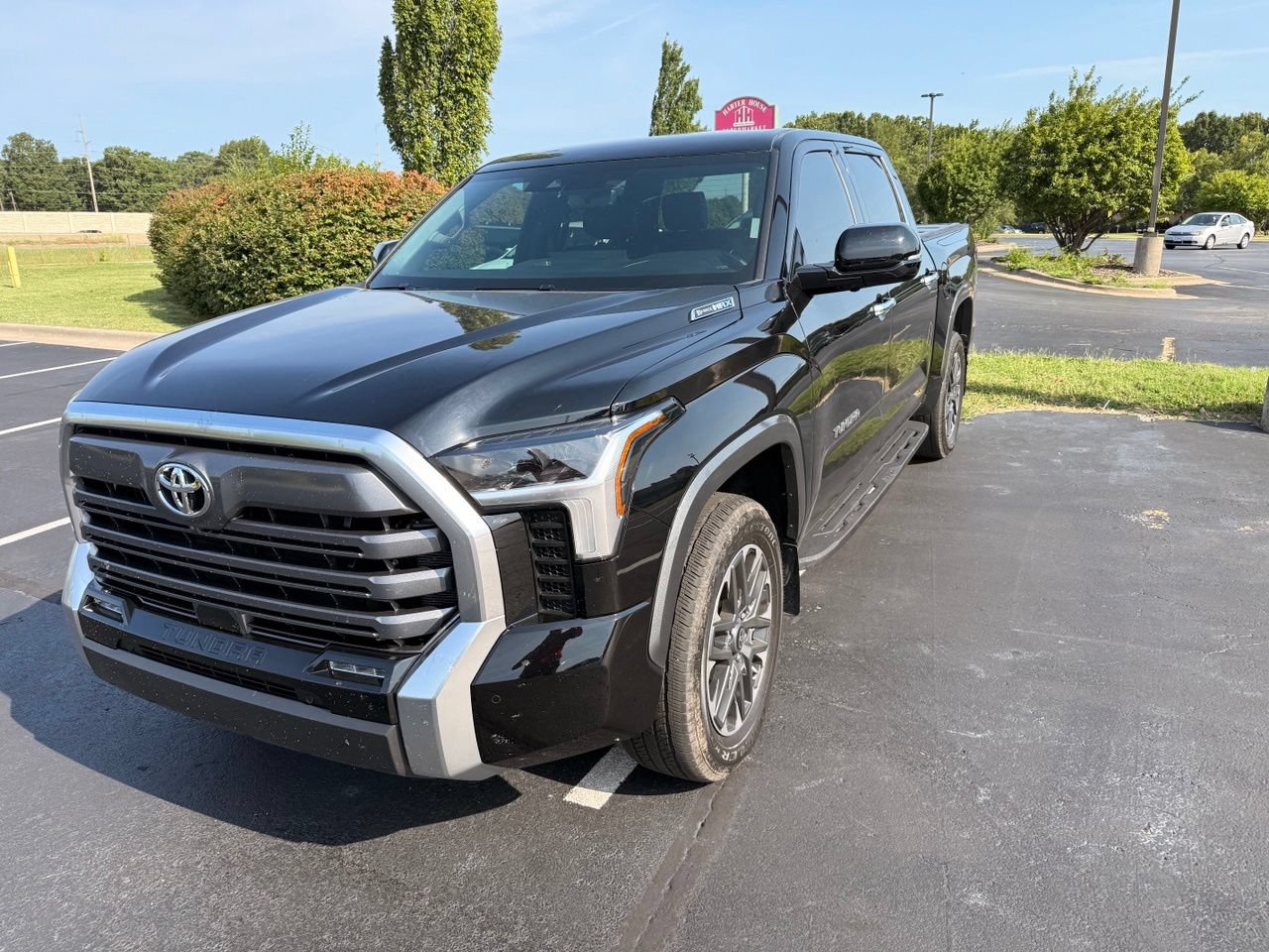 Used 2025 Toyota Tundra Limited AWD/4WD image 2