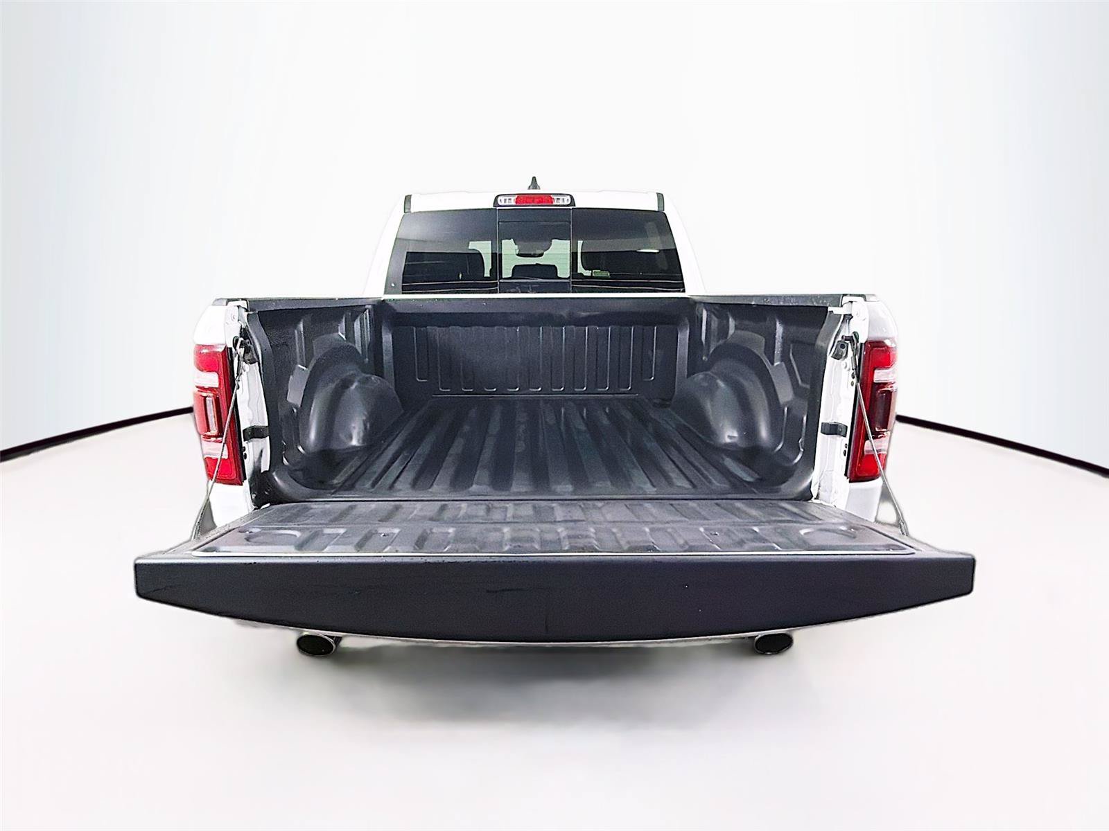 Used 2023 RAM 1500 Laramie AWD/4WD image 14