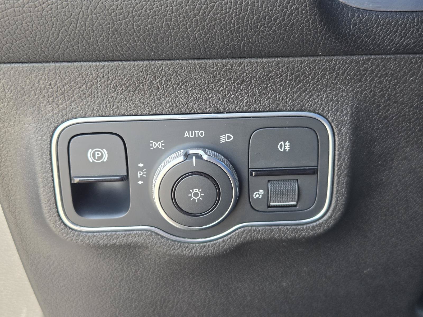 Used 2021 Mercedes-Benz GLB 250 image 19
