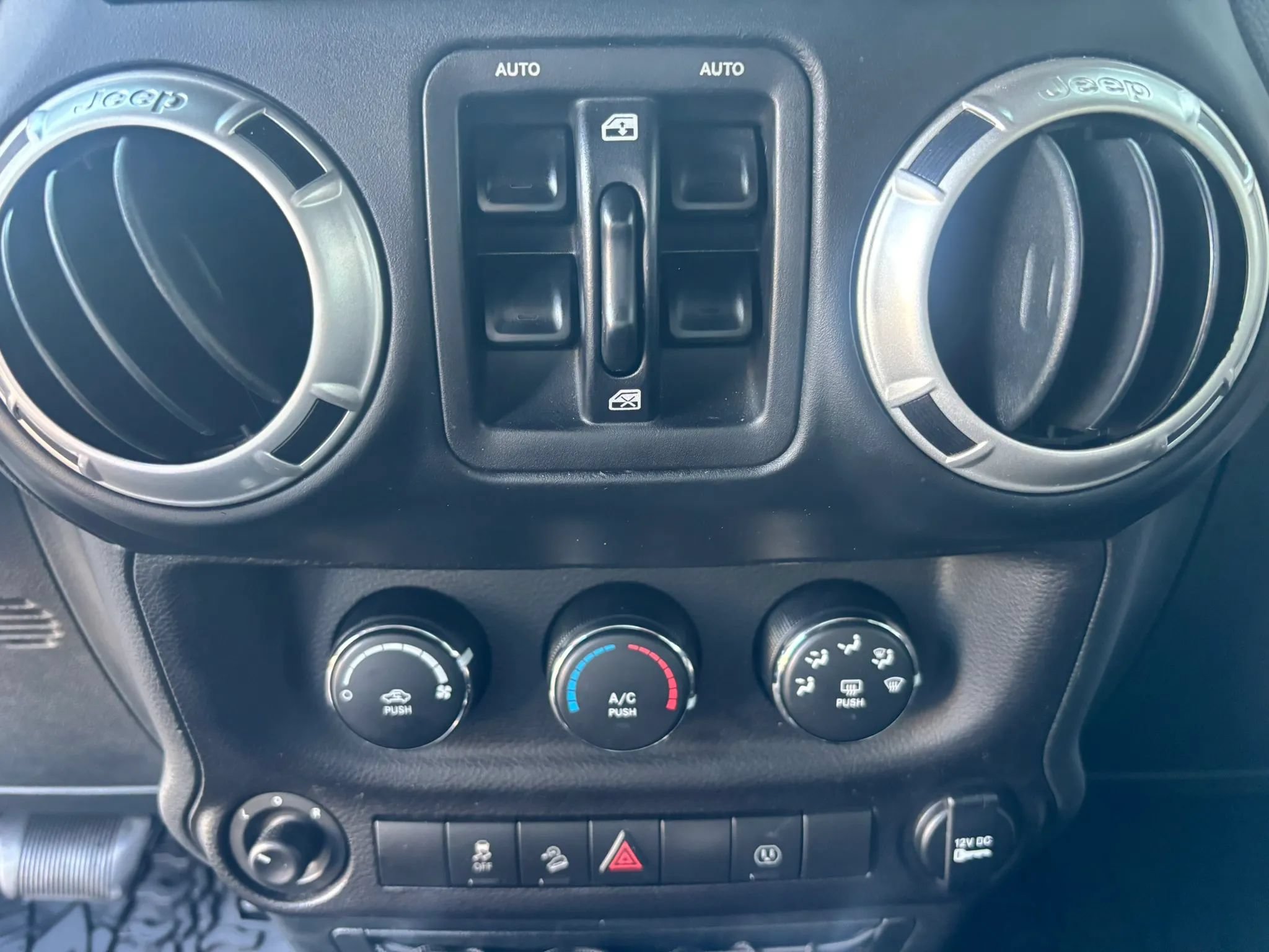 Used 2017 Jeep Wrangler Unlimited Sahara w/ Max Tow Package AWD/4WD image 24