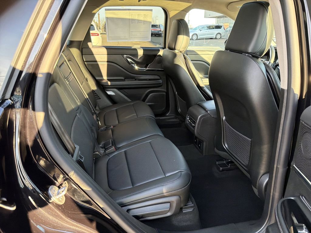 Used 2025 Lincoln Corsair Reserve image 17