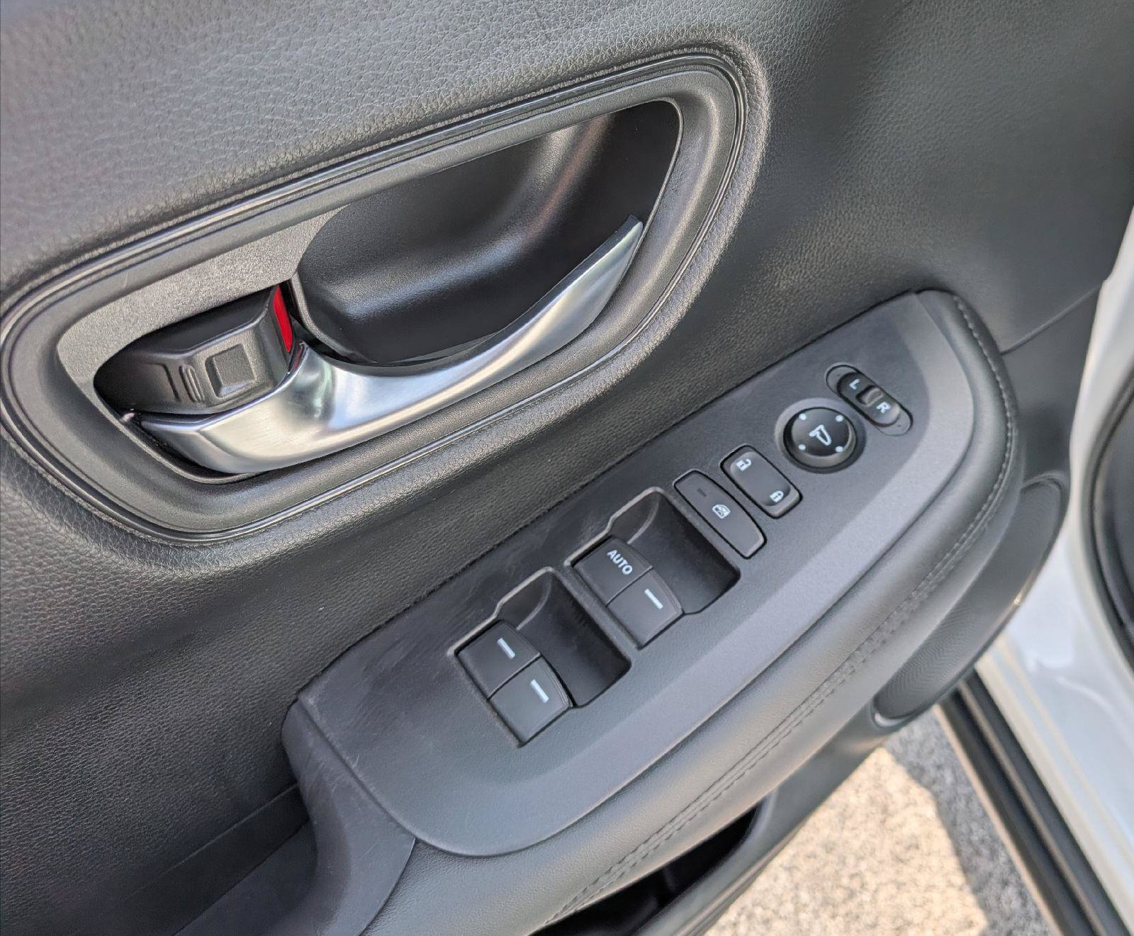 Certified 2025 Honda HR-V LX image 14