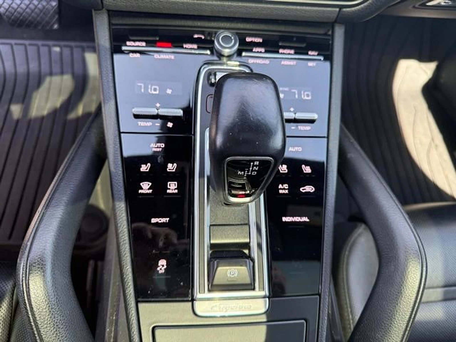 Used 2021 Porsche Cayenne AWD/4WD image 12