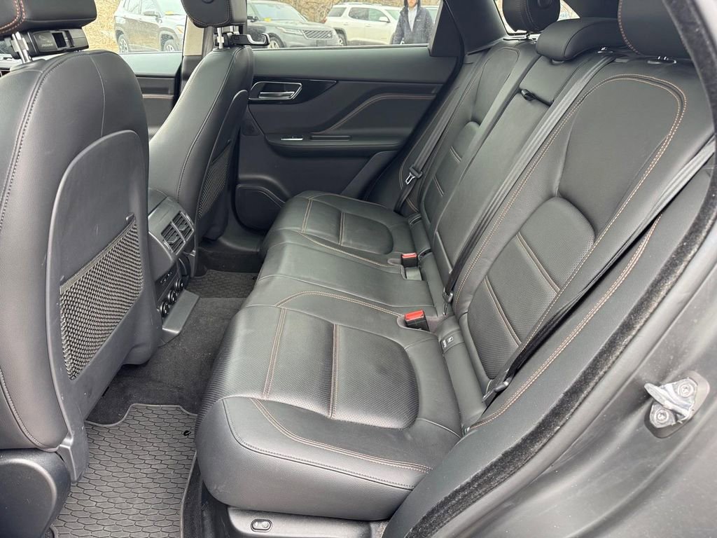 Used 2019 Jaguar F-PACE Prestige image 9