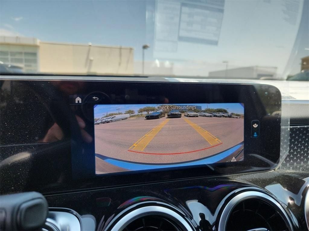 New 2025 Mercedes-Benz GLB 250 image 18