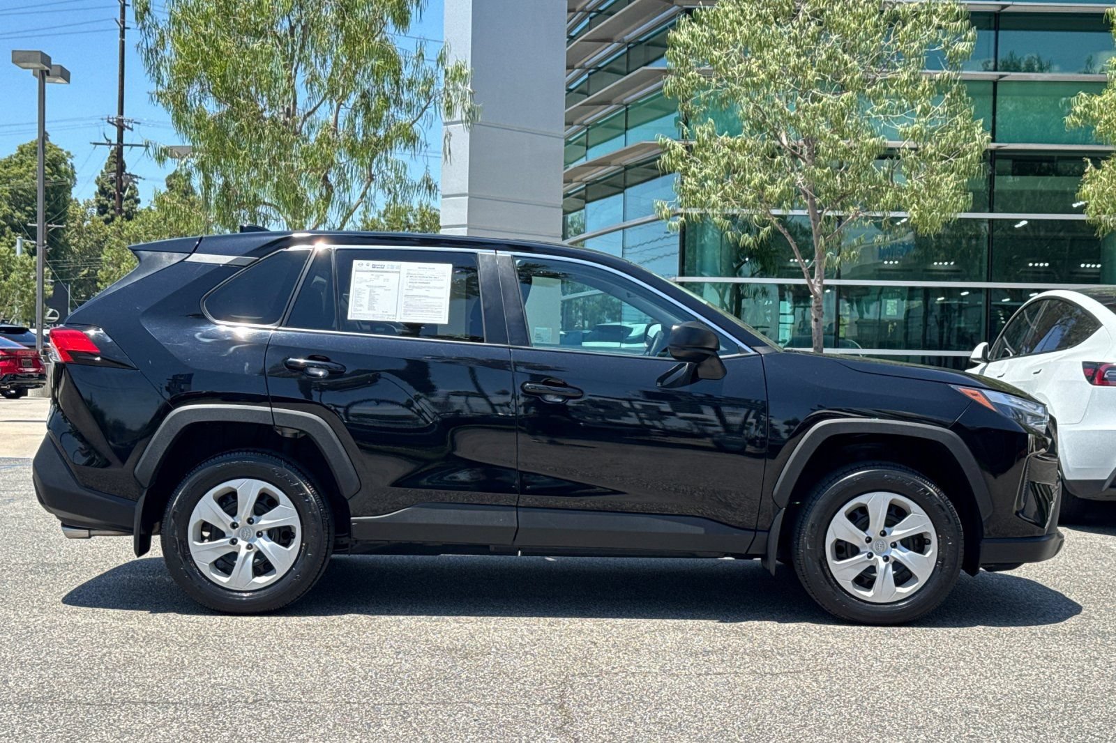 Used 2023 Toyota RAV4 LE FWD image 3