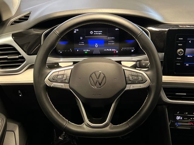 Certified 2025 Volkswagen Taos SE image 19