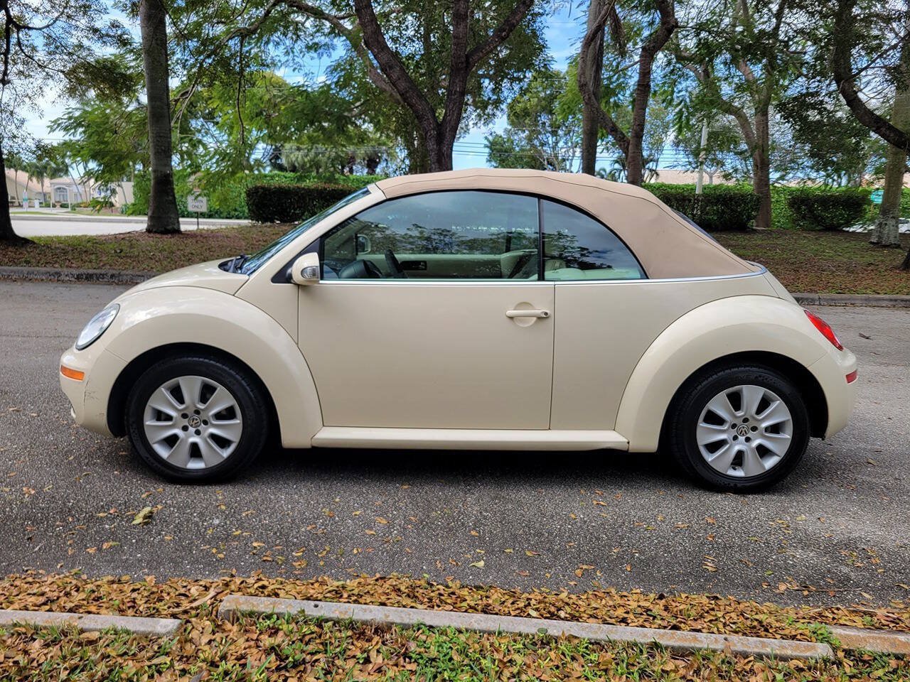 Used 2008 Volkswagen Beetle S FWD image 8
