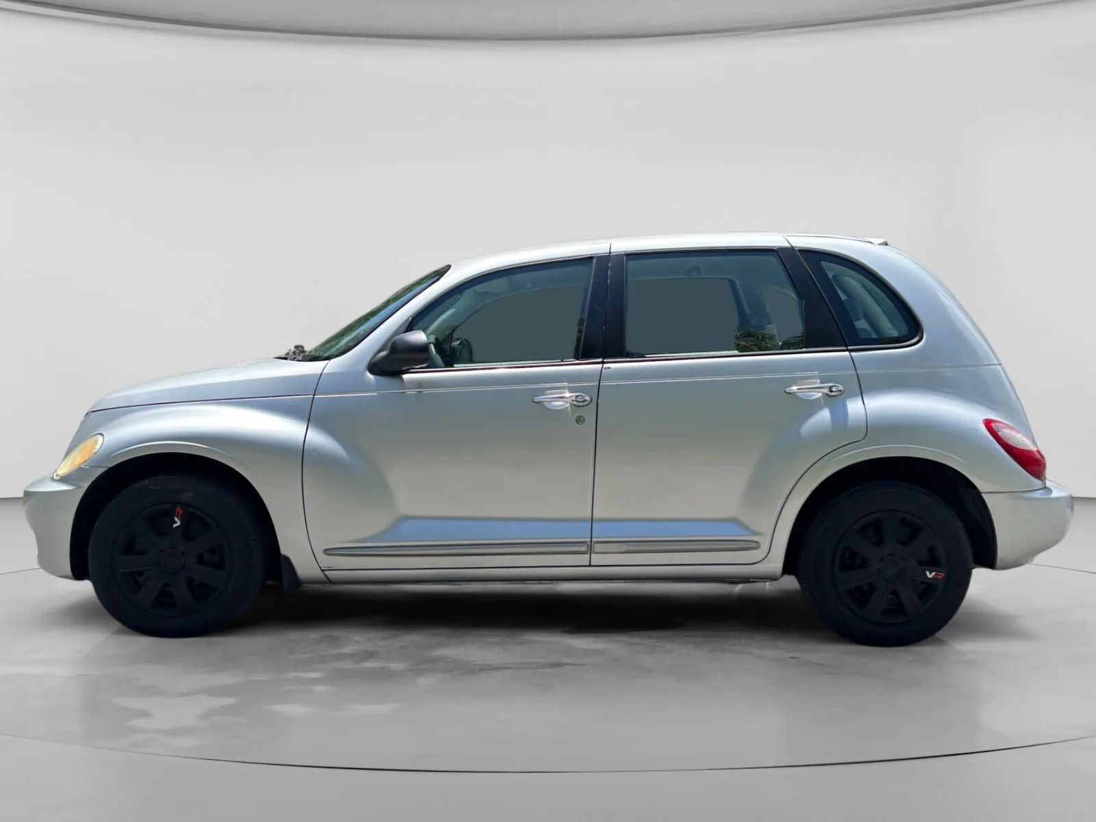 Used 2009 Chrysler PT Cruiser FWD image 2