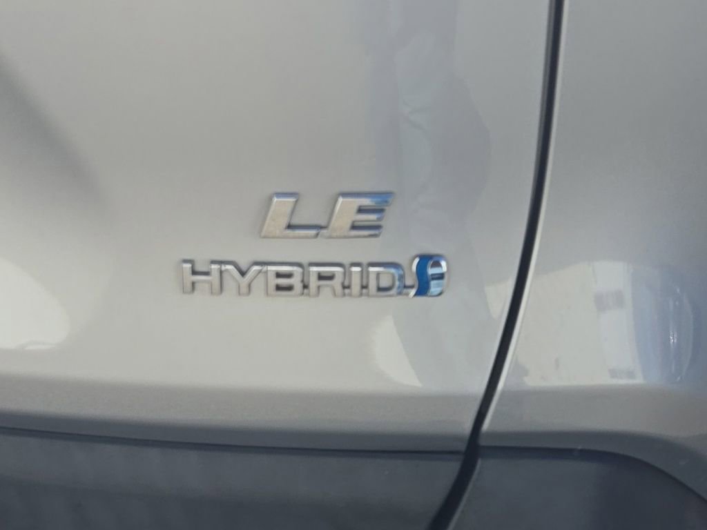 Used 2019 Toyota RAV4 LE image 7