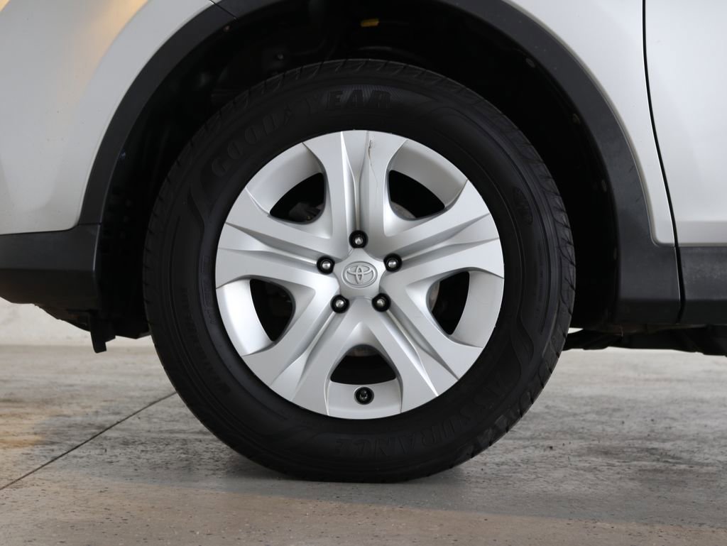 Used 2015 Toyota RAV4 LE AWD/4WD image 39