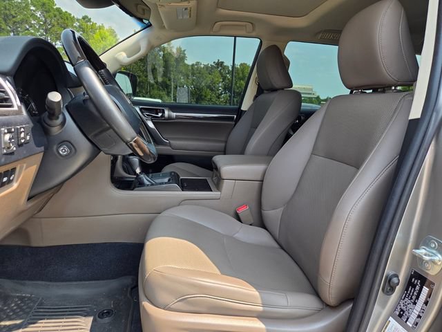 Used 2022 Lexus GX 460 Premium w/ Accessory Package AWD/4WD image 9