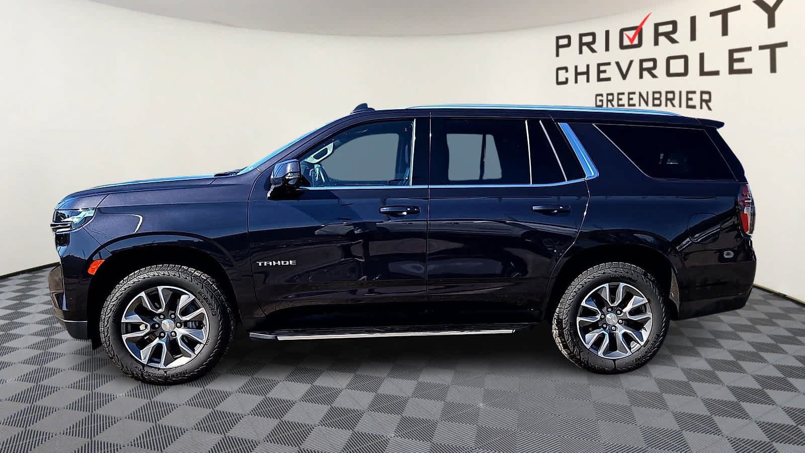 Used 2024 Chevrolet Tahoe LT w/ Luxury Package RWD image 5