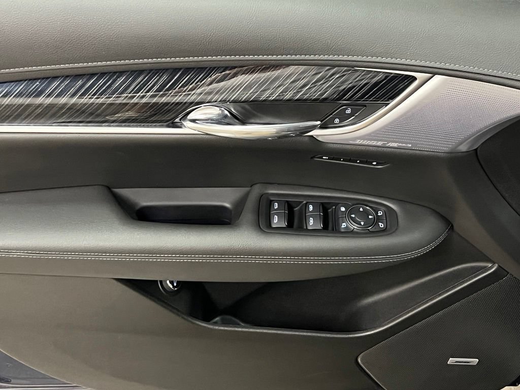 Certified 2025 Cadillac XT6 Premium Luxury AWD/4WD image 15