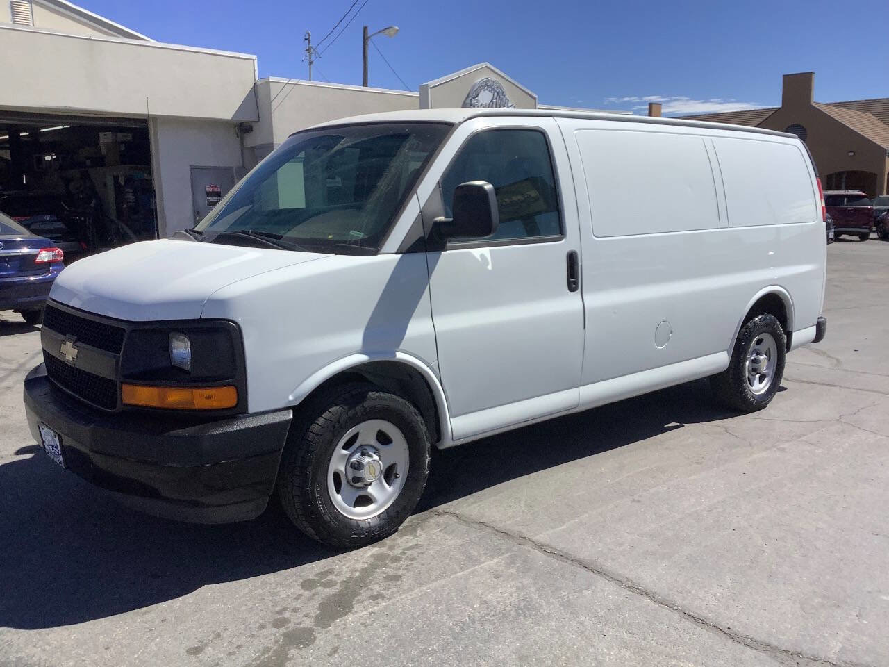 Used 2003 Chevrolet Express 1500 image 2