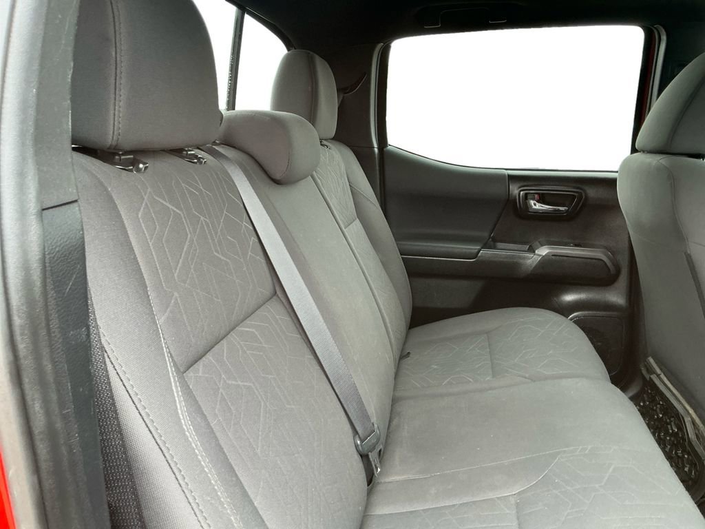 Used 2017 Toyota Tacoma TRD Off-Road AWD/4WD image 19