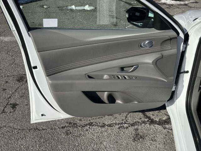 Certified 2025 Hyundai Elantra SEL FWD image 14