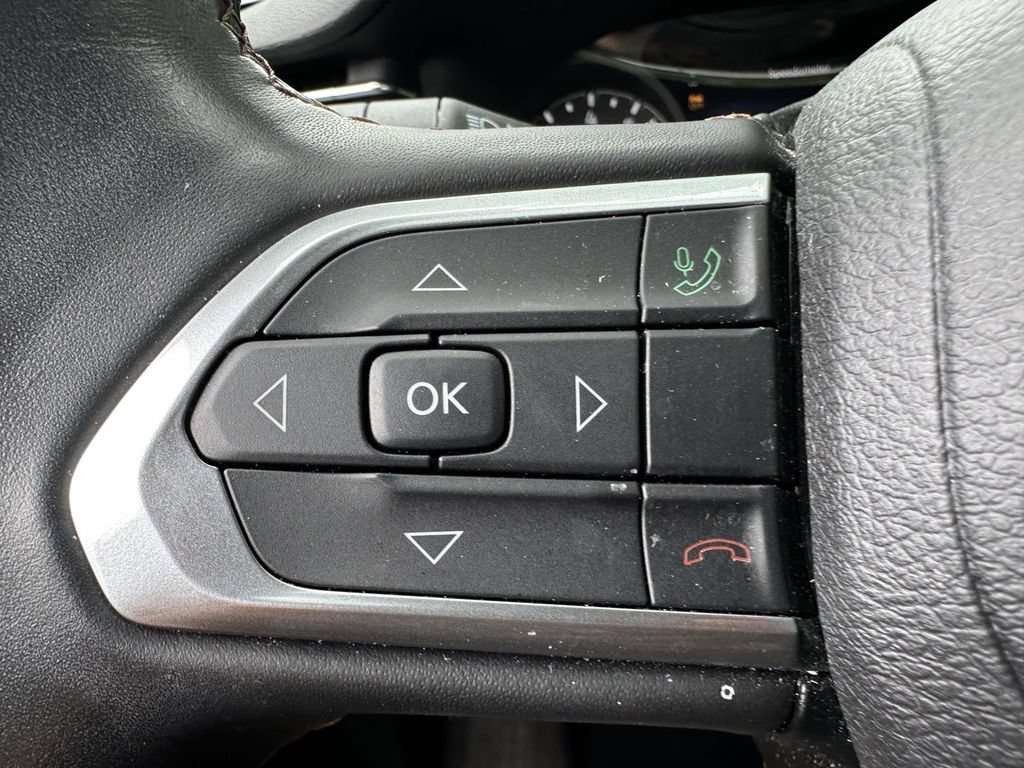 Used 2022 Jeep Compass Limited AWD/4WD image 32
