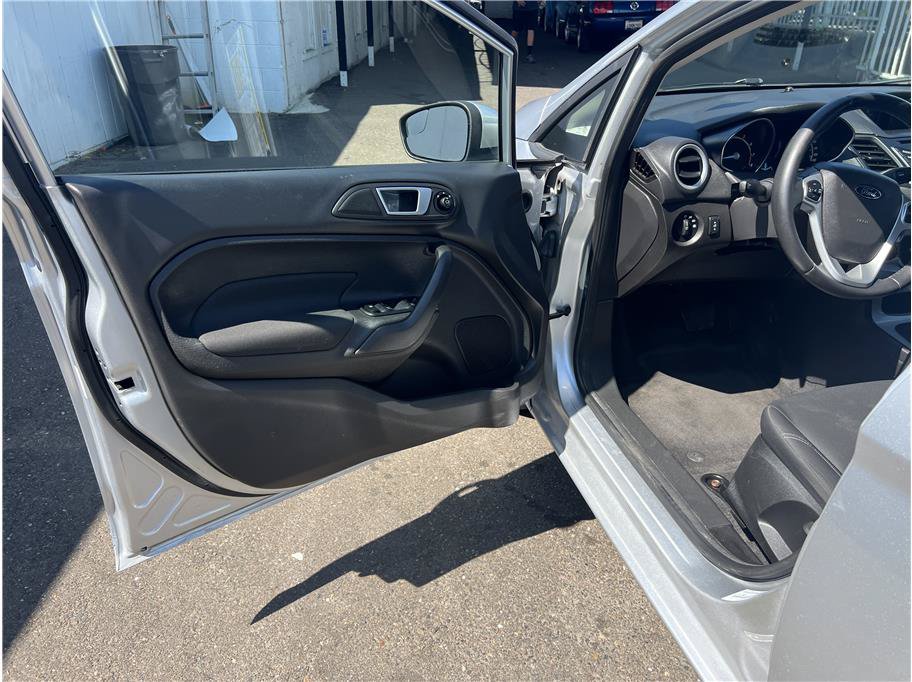 Used 2014 Ford Fiesta SE FWD image 13