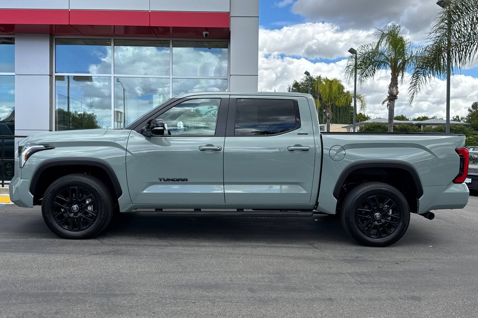 Certified 2025 Toyota Tundra Limited AWD/4WD image 9
