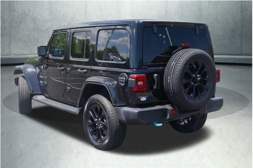 Used 2022 Jeep Wrangler Unlimited Sahara w/ Cold Weather Group AWD/4WD image 12