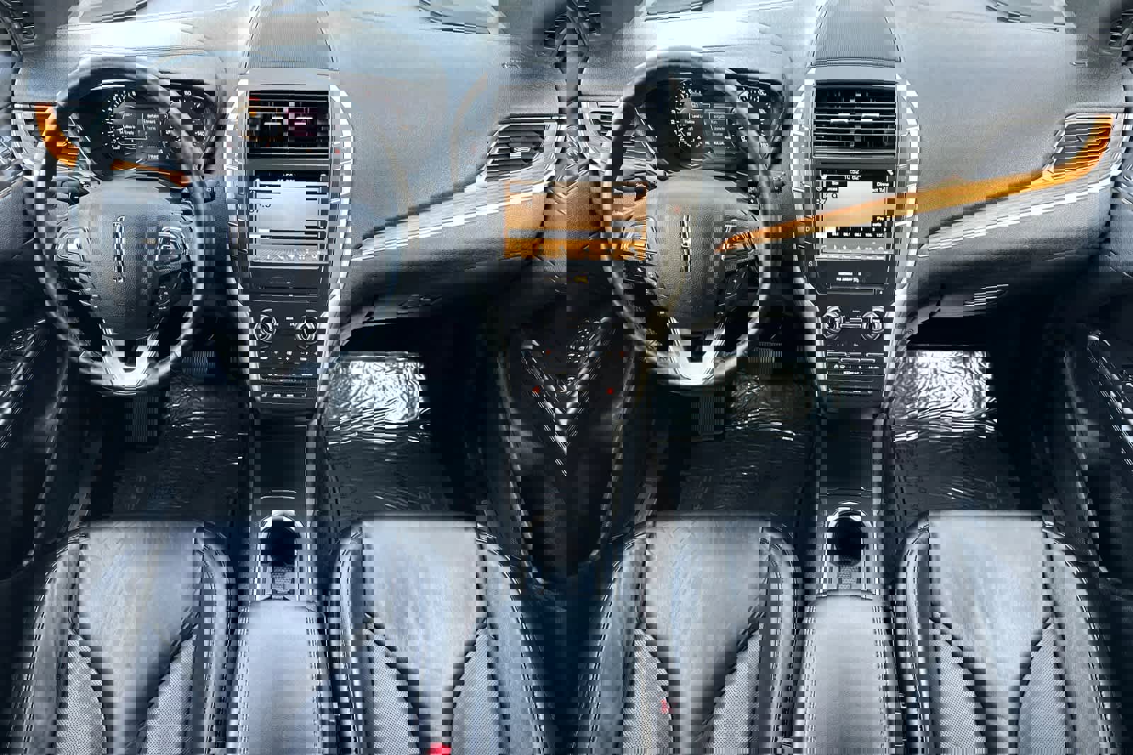 Used 2017 Lincoln MKC Select w/ Select Plus Package image 3