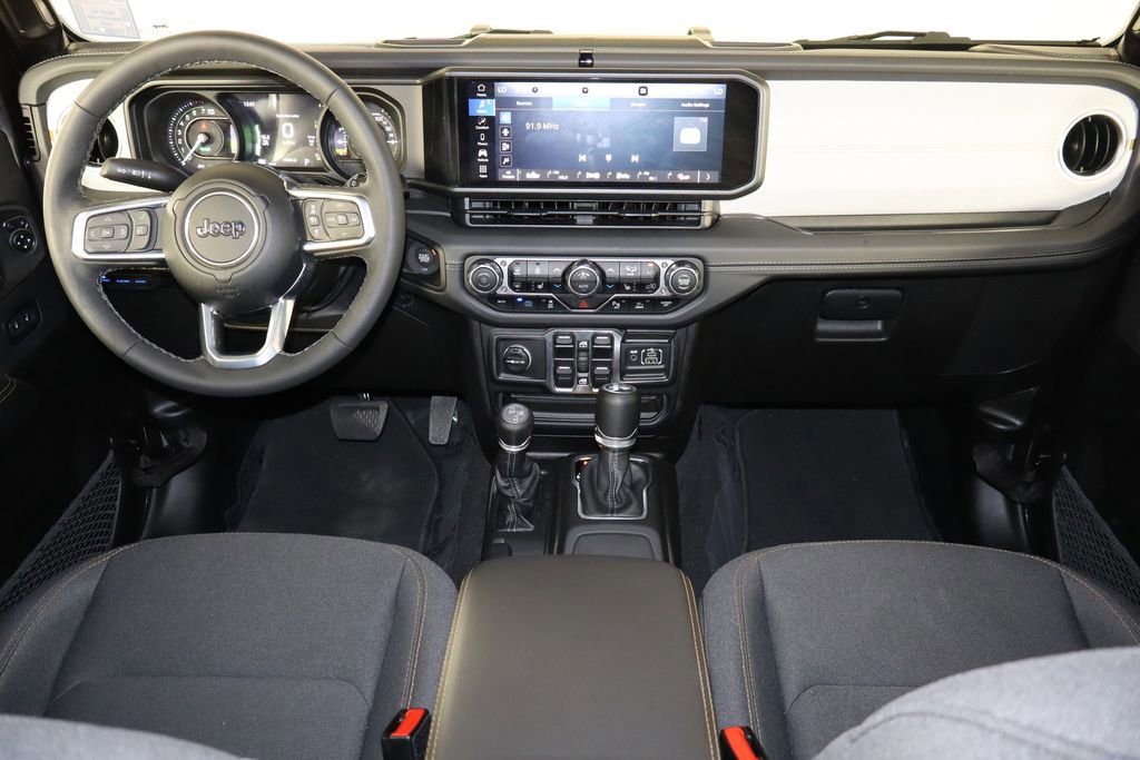 Used 2025 Jeep Wrangler Unlimited Sahara w/ Safety Group image 14