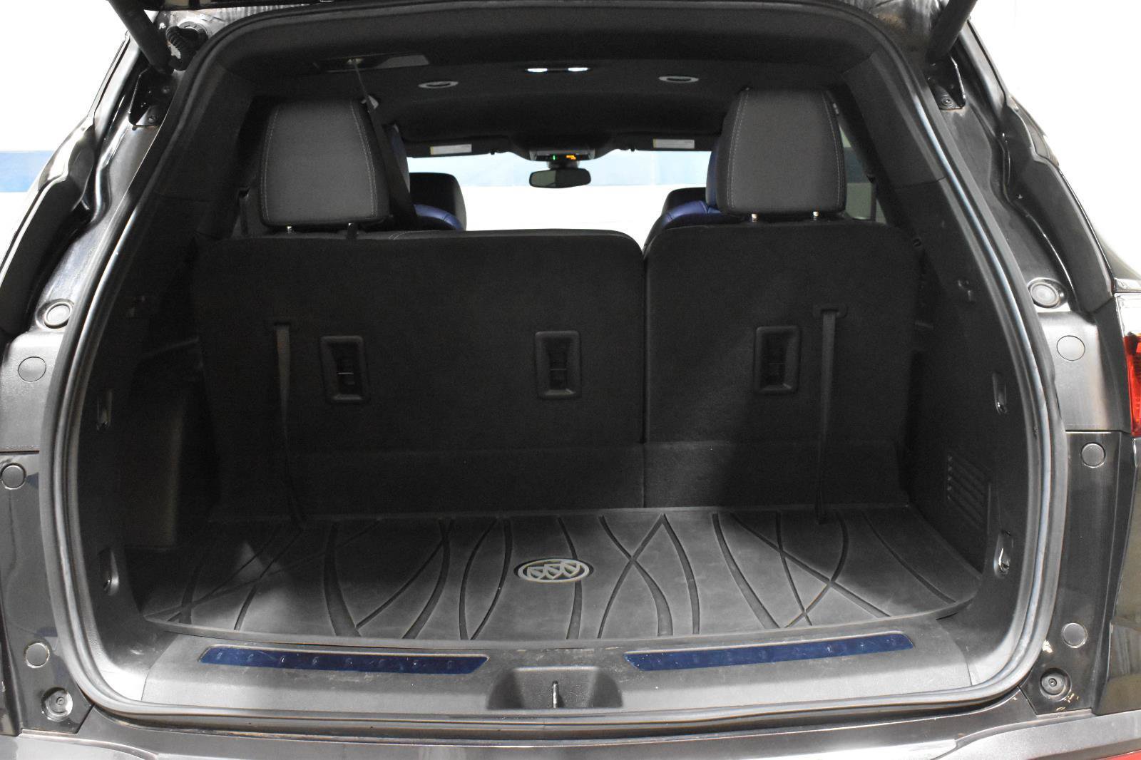 Used 2023 Buick Enclave Essence image 11