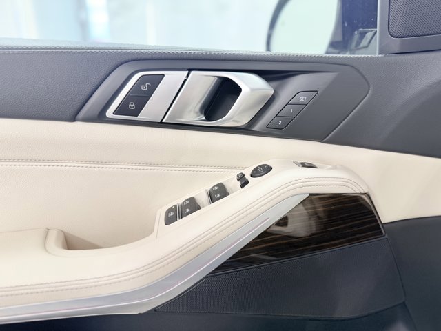 Used 2019 BMW X5 xDrive40i w/ Convenience Package AWD/4WD image 14