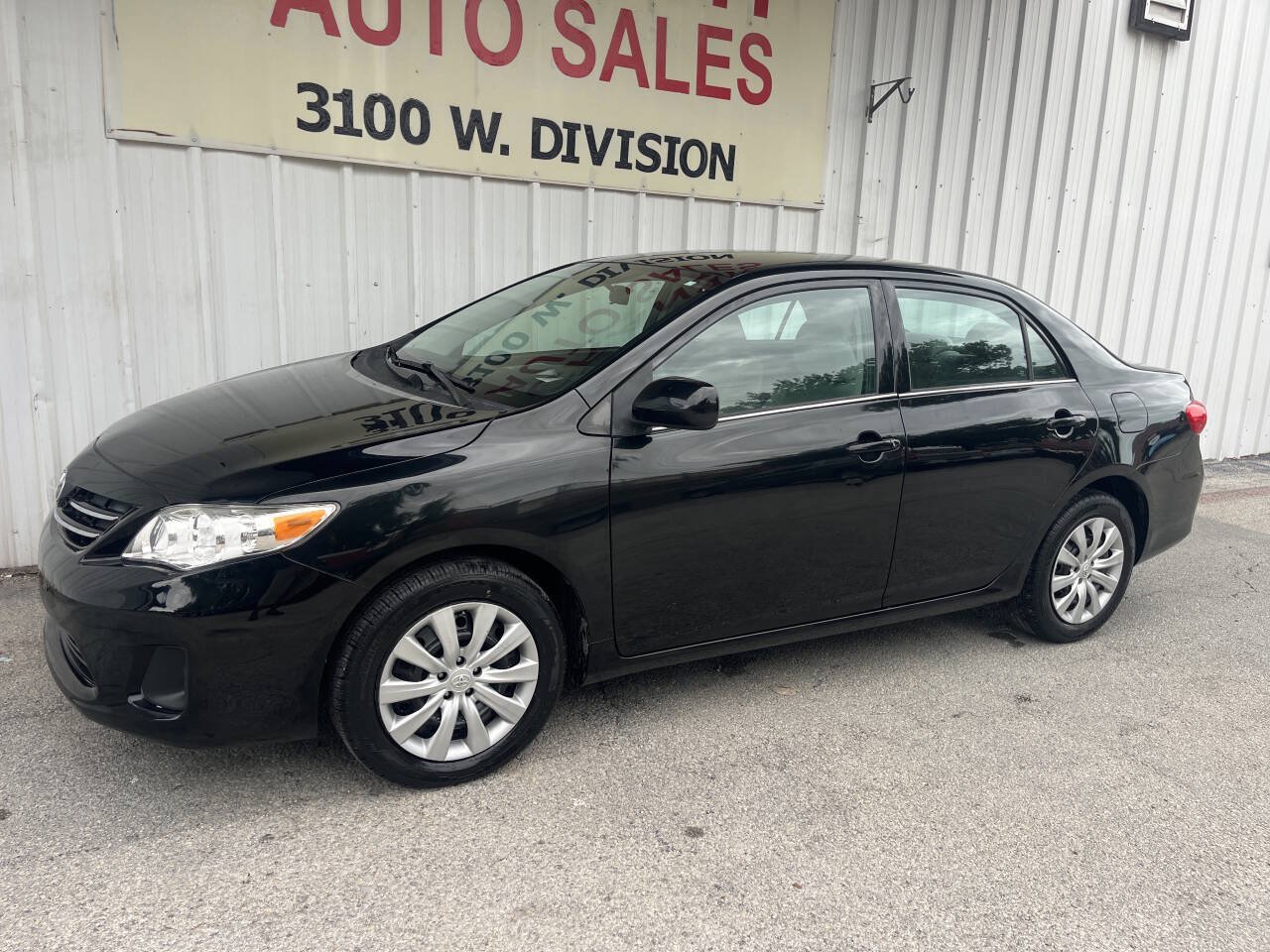 Used 2013 Toyota Corolla LE FWD image 1