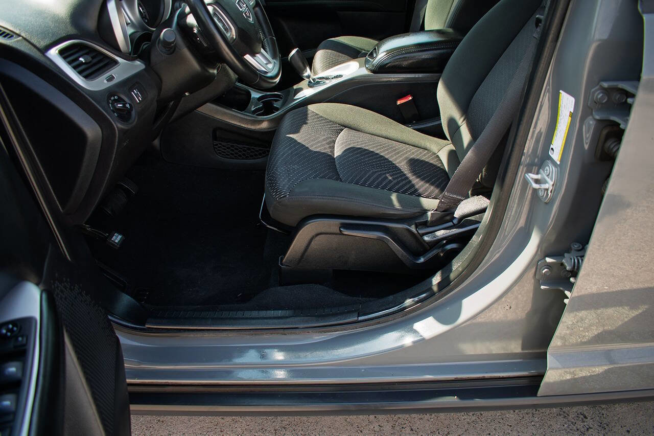 Used 2019 Dodge Journey SE w/ Connectivity Group FWD image 13
