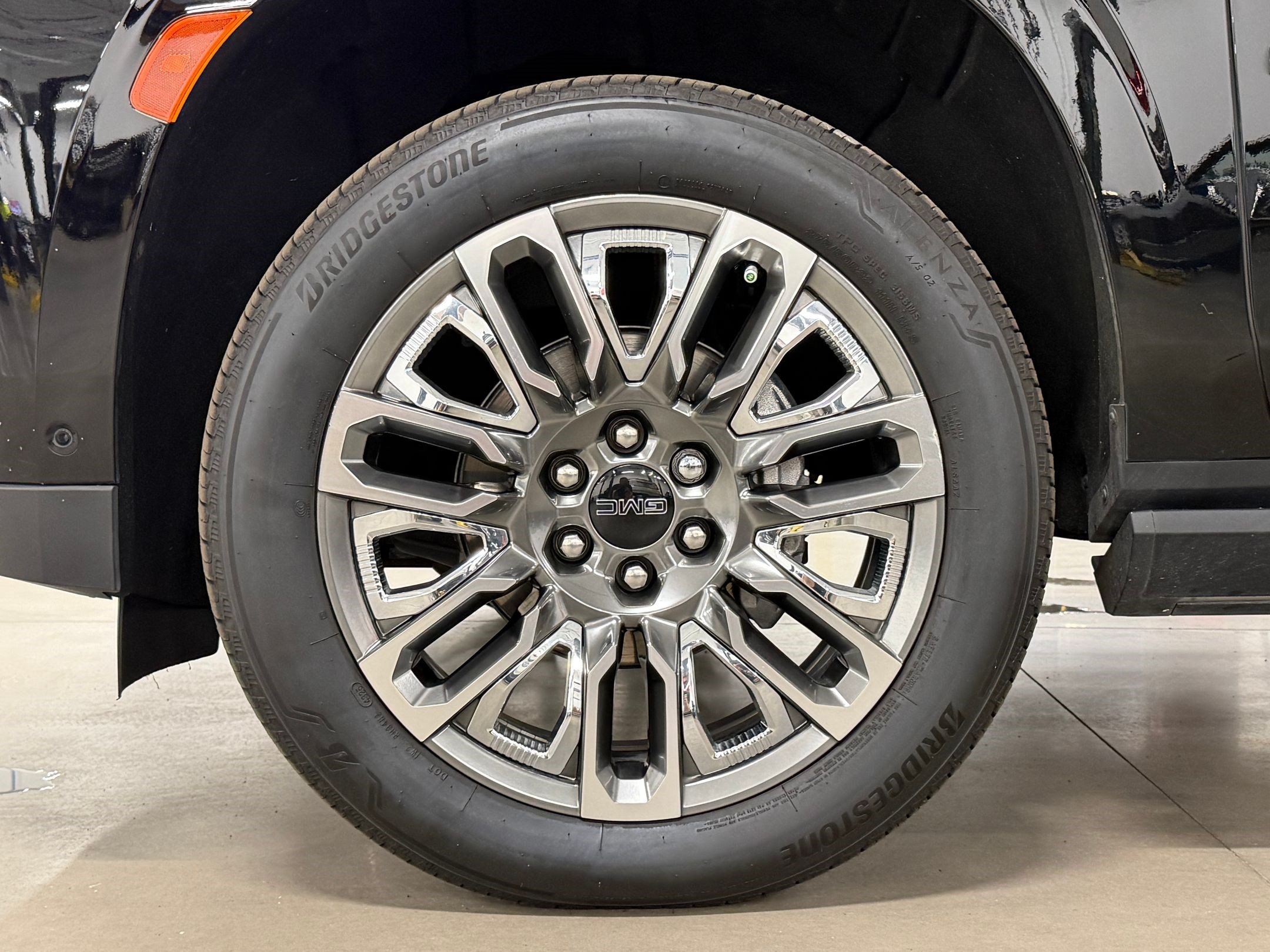 Used 2023 GMC Yukon Denali Ultimate AWD/4WD image 13