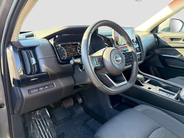 Used 2025 Nissan Pathfinder SV FWD image 9