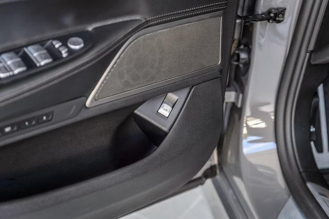 Used 2022 BMW 740i w/ M Sport Package RWD image 51