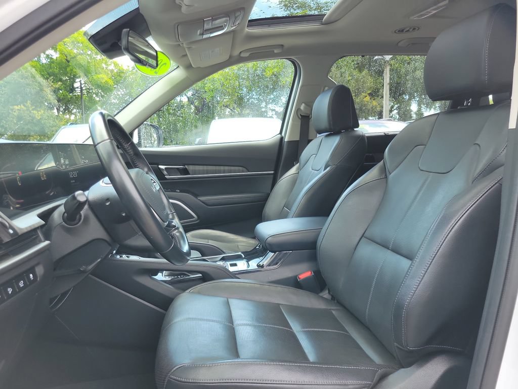 Certified 2024 Kia Telluride EX w/ EX Captain's Chair Package FWD image 2