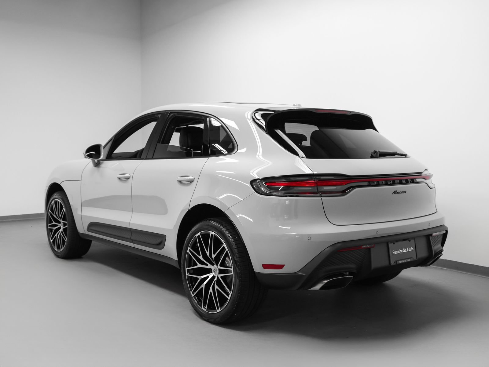 New 2026 Porsche Macan AWD/4WD image 3