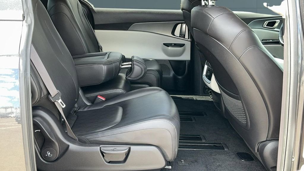 Used 2024 Kia Carnival LX FWD image 15