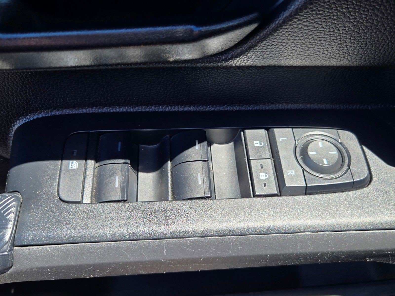 Used 2024 Toyota Tacoma SR5 AWD/4WD image 28