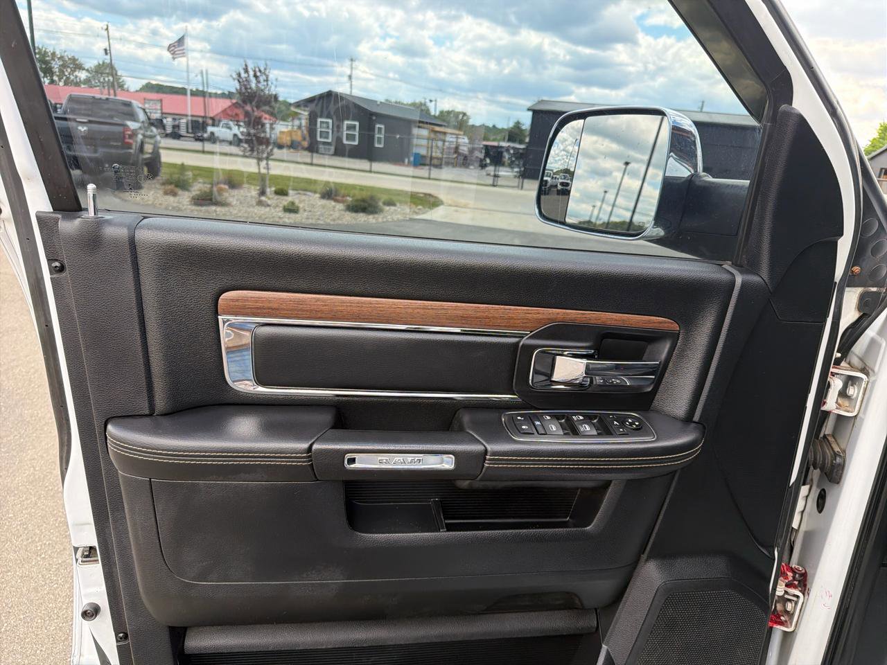 Used 2015 RAM 2500 Laramie AWD/4WD image 8