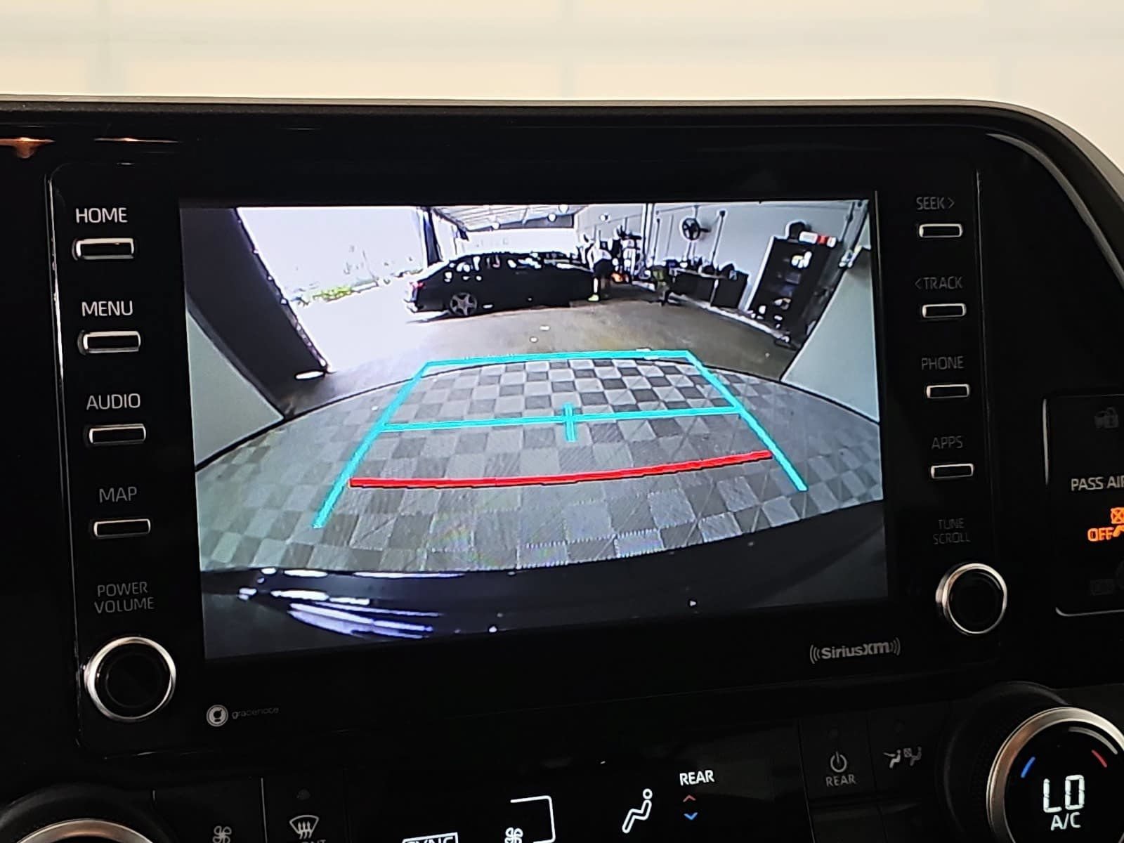 Used 2021 Toyota Highlander L FWD image 20