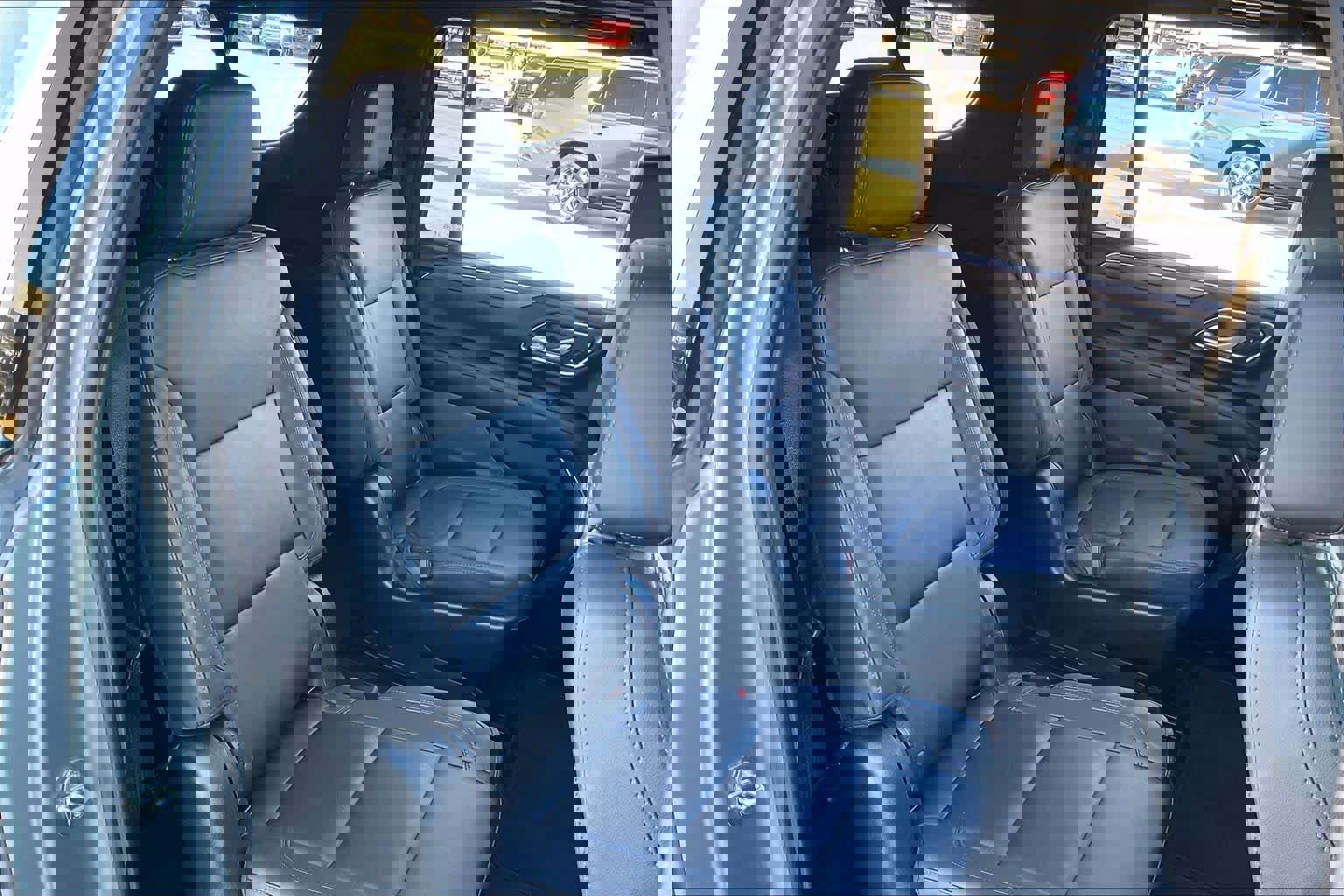 Used 2023 Chevrolet Suburban LT w/ Luxury Package image 18