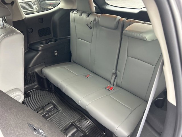 Used 2023 Toyota Highlander Platinum image 17