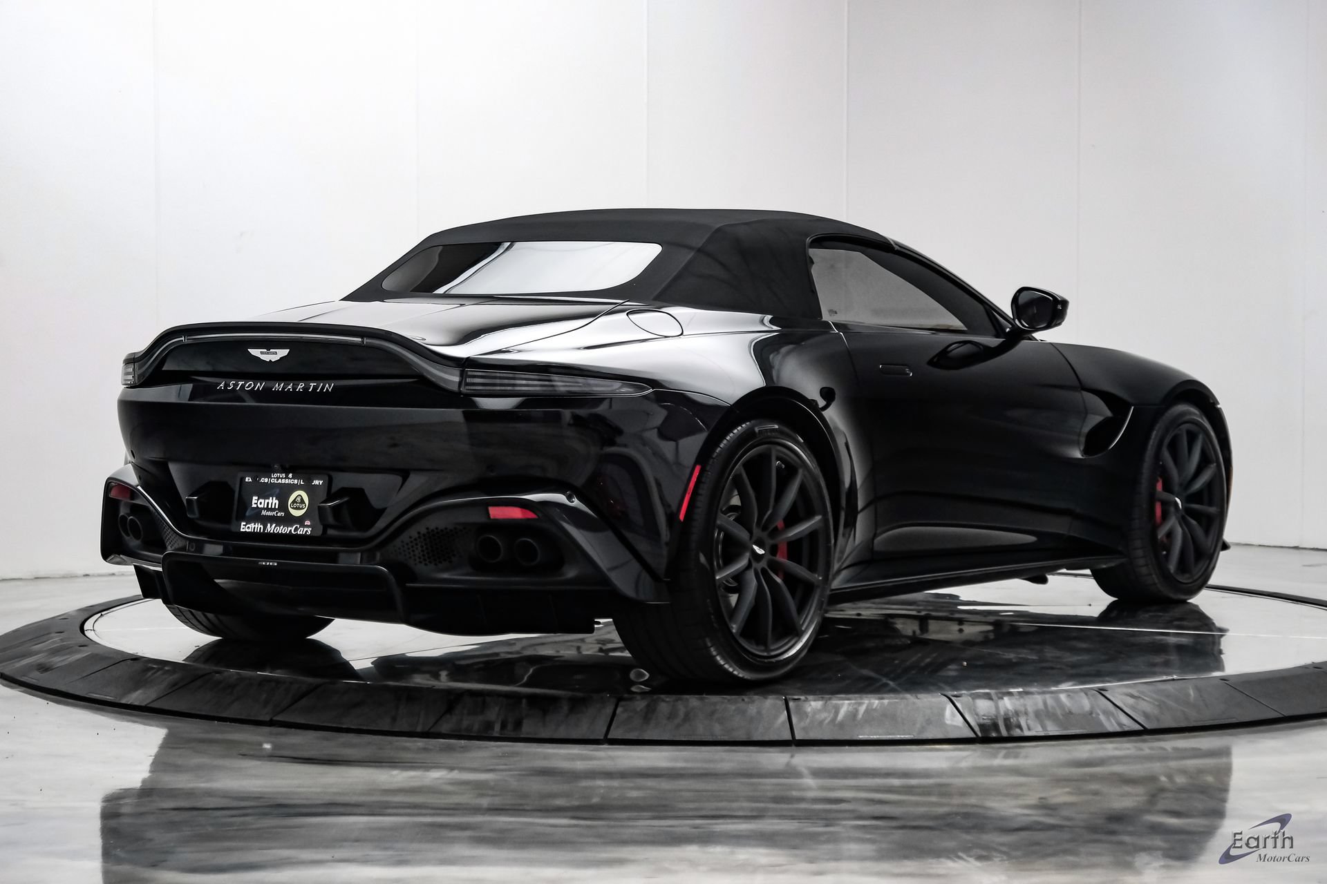 Used 2022 Aston Martin V8 Vantage Roadster RWD image 22