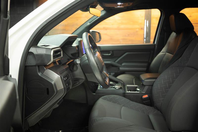 Used 2025 Toyota Tacoma SR5 AWD/4WD image 7