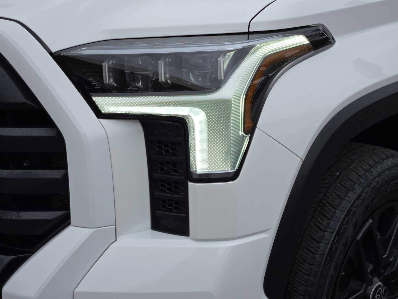 Used 2024 Toyota Tundra Limited AWD/4WD image 9