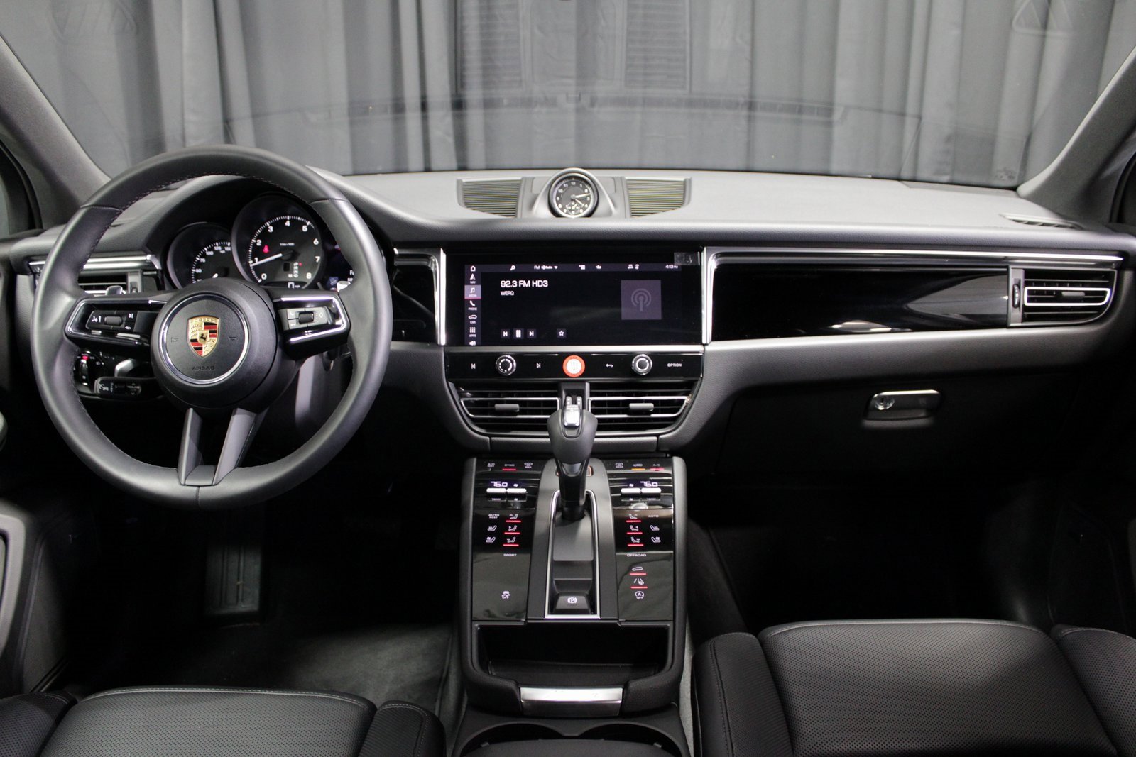 Used 2025 Porsche Macan image 22